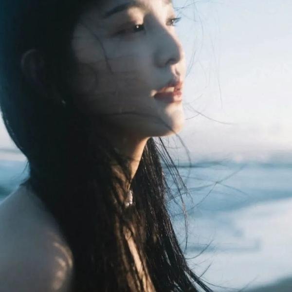 下山后我被美女包围了